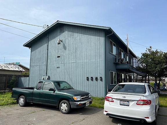 4th image of 131 N Airport Way