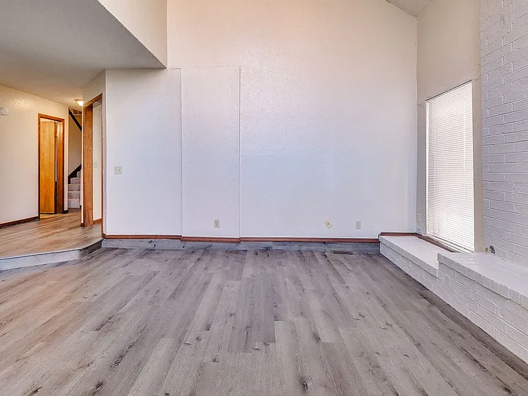 9006 N Rockwell Dr — Photo 17