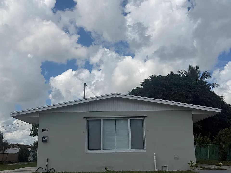 807 Handy Ave