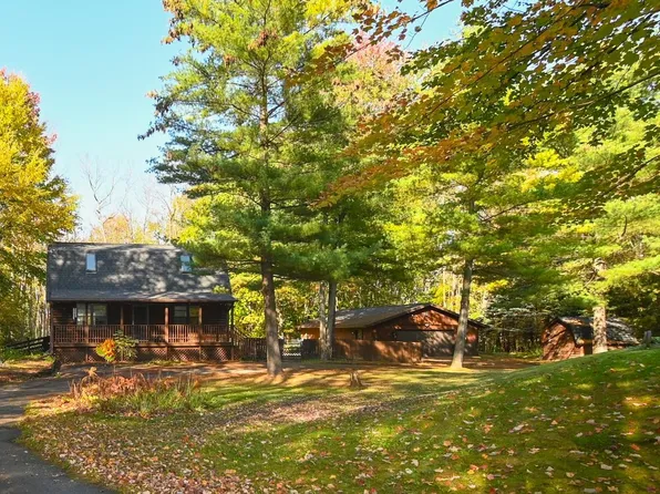 5742 Wedgewood Dr, Little Suamico, WI 54141