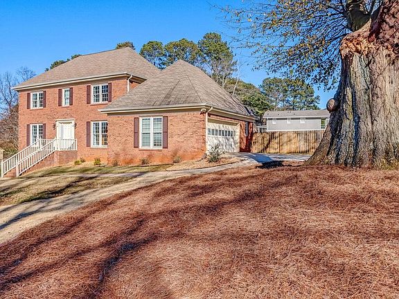 3rd image of 2133 Country Club Dr