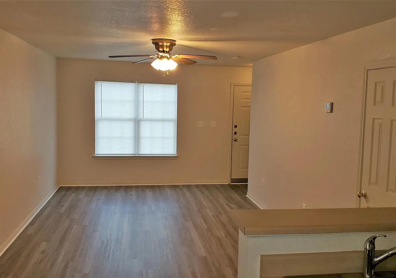 3 bed, 1.5 bath, 1145 sqft, $950 — Photo 3