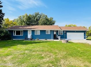 891 46th St NE, Grand Forks, ND 58267
