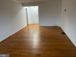 4th image of 4201 Cathedral Ave NW APT 811W