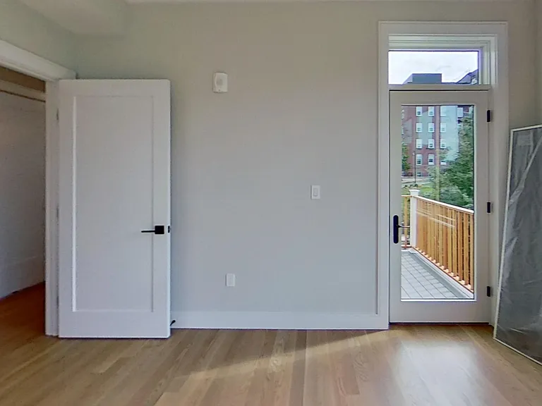 104-106 Warren St #5 — Photo 4