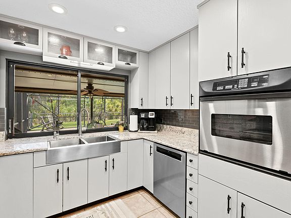 5th image of 11001 SW Hawkview Circle