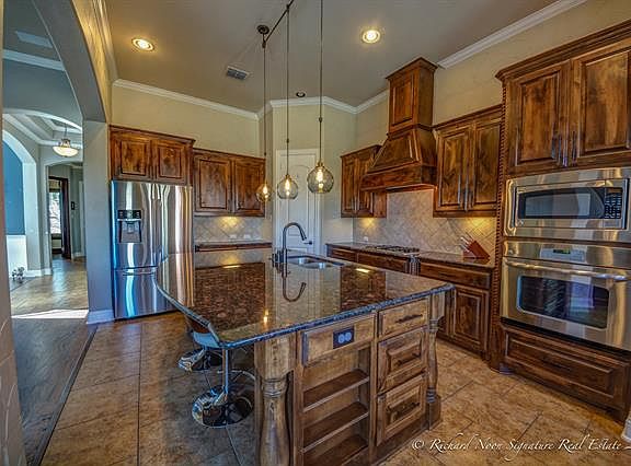 4th image of 2516 Roseville Dr