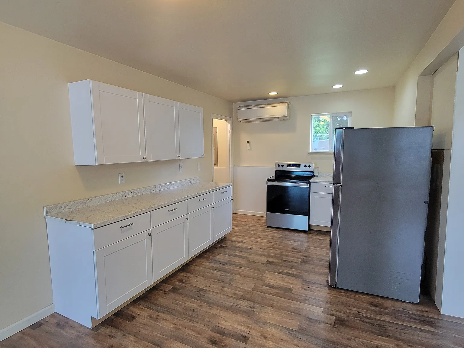 3 bed, 1800 sqft, $2,300 — Photo 3