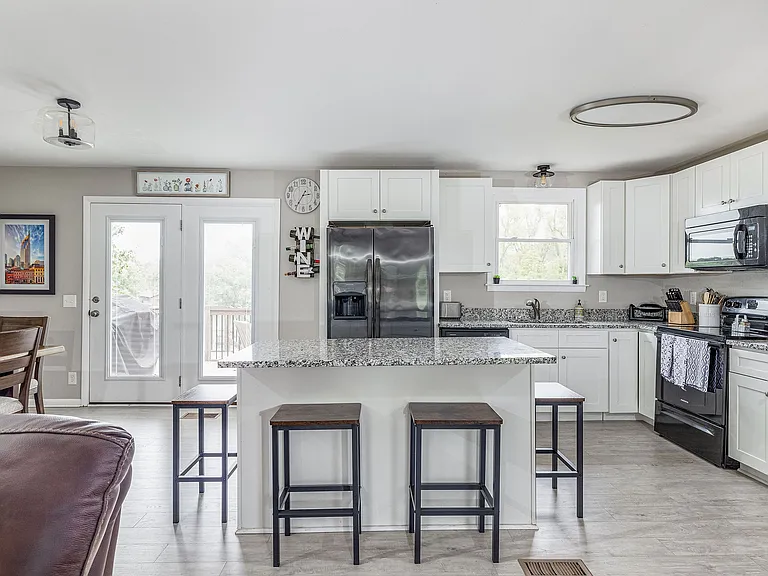 204 Edgewater Dr — Photo 7