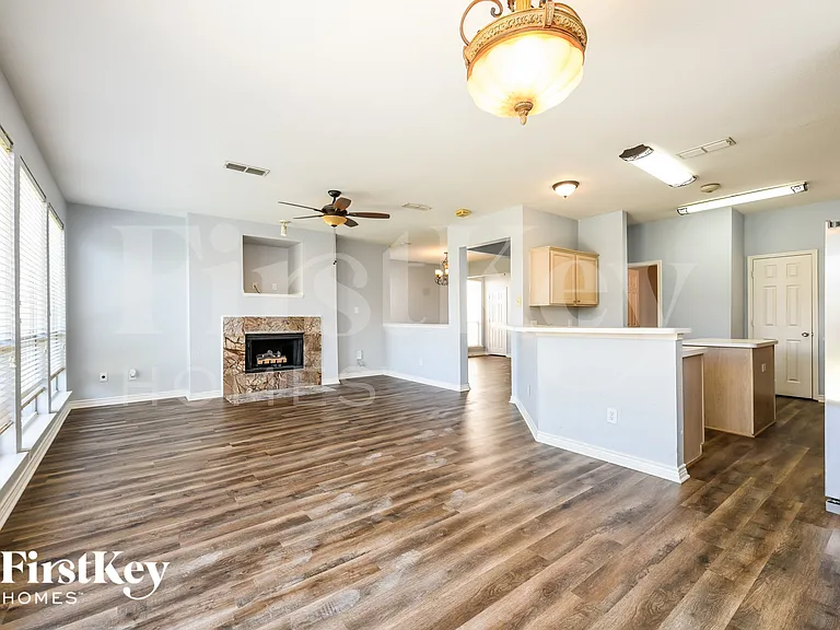 4909 Lodgepole Ln — Photo 4