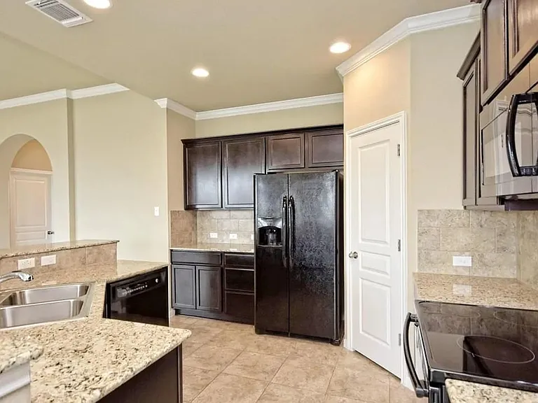 5707 Blackstone Dr — Photo 7