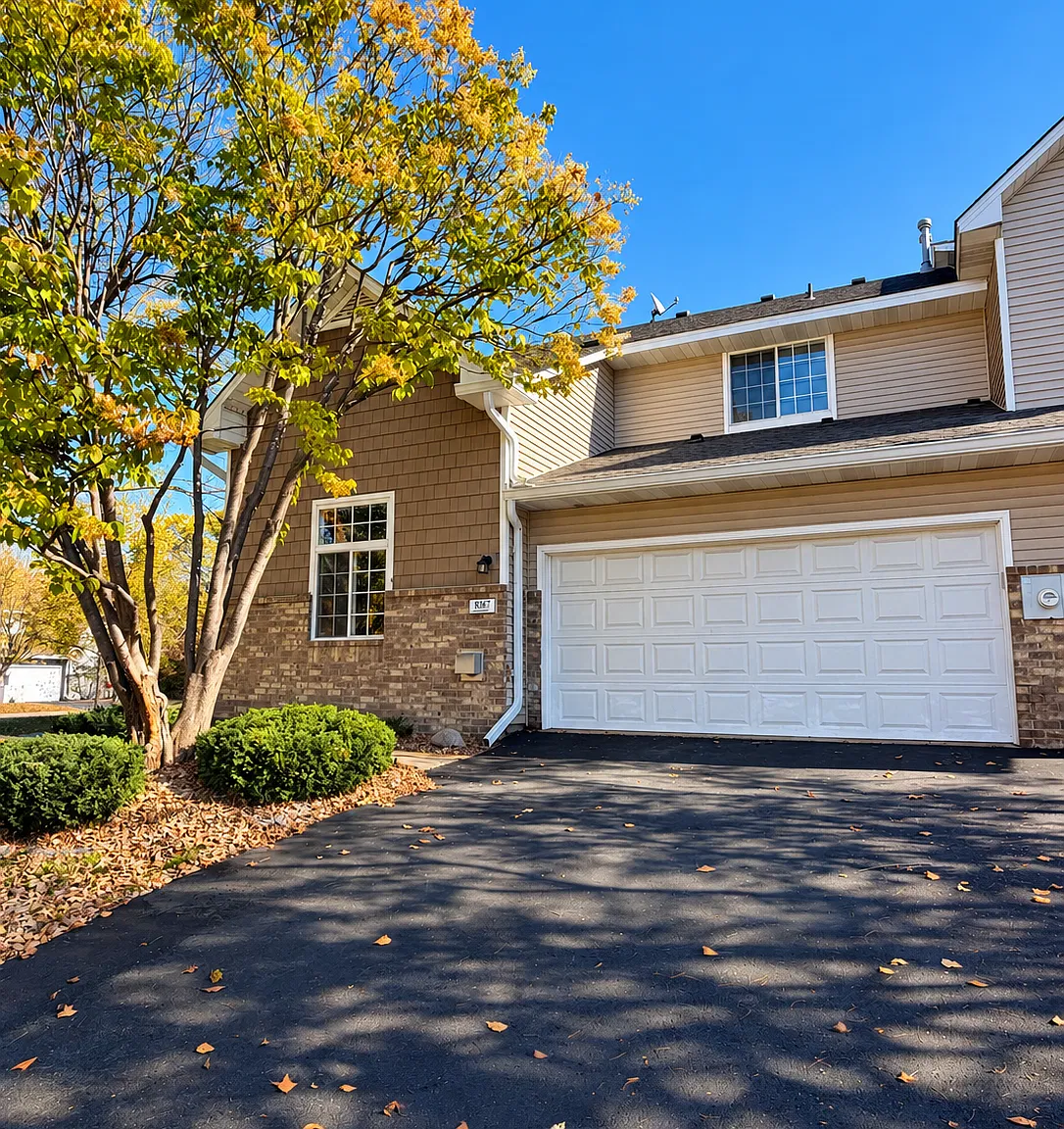 2 bed, 1.5 bath, 1426 sqft, $2,050 — Photo 1