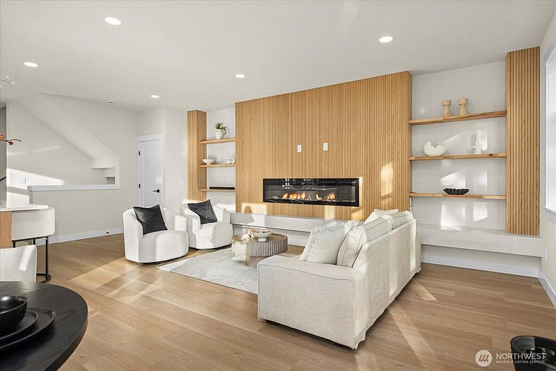 3rd image of 14308 Roslyn Place N