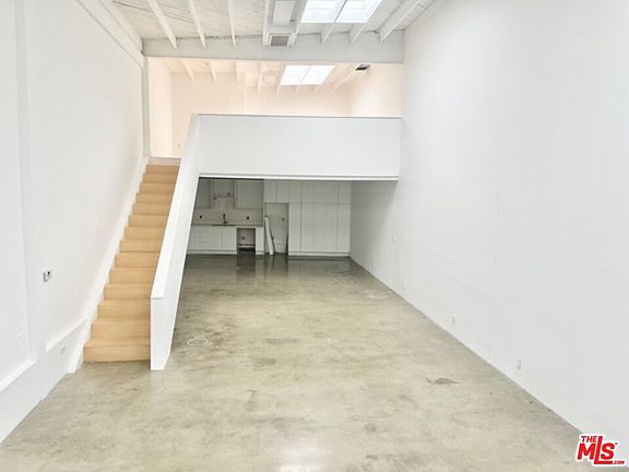 5th image of 555 Rose Ave #9