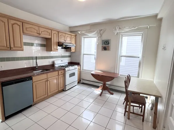 (undisclosed Address), Dorchester, MA 02125