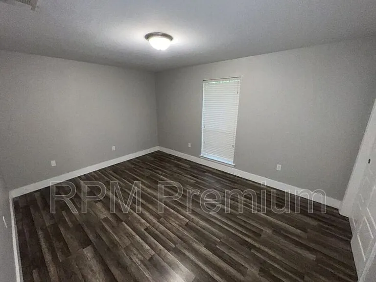 464 Wilton Dr — Photo 36