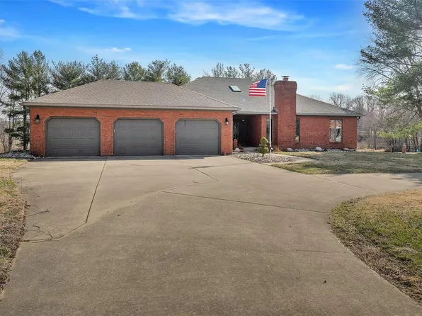 508 E Waters Edge Dr, Shiloh, IL 62221