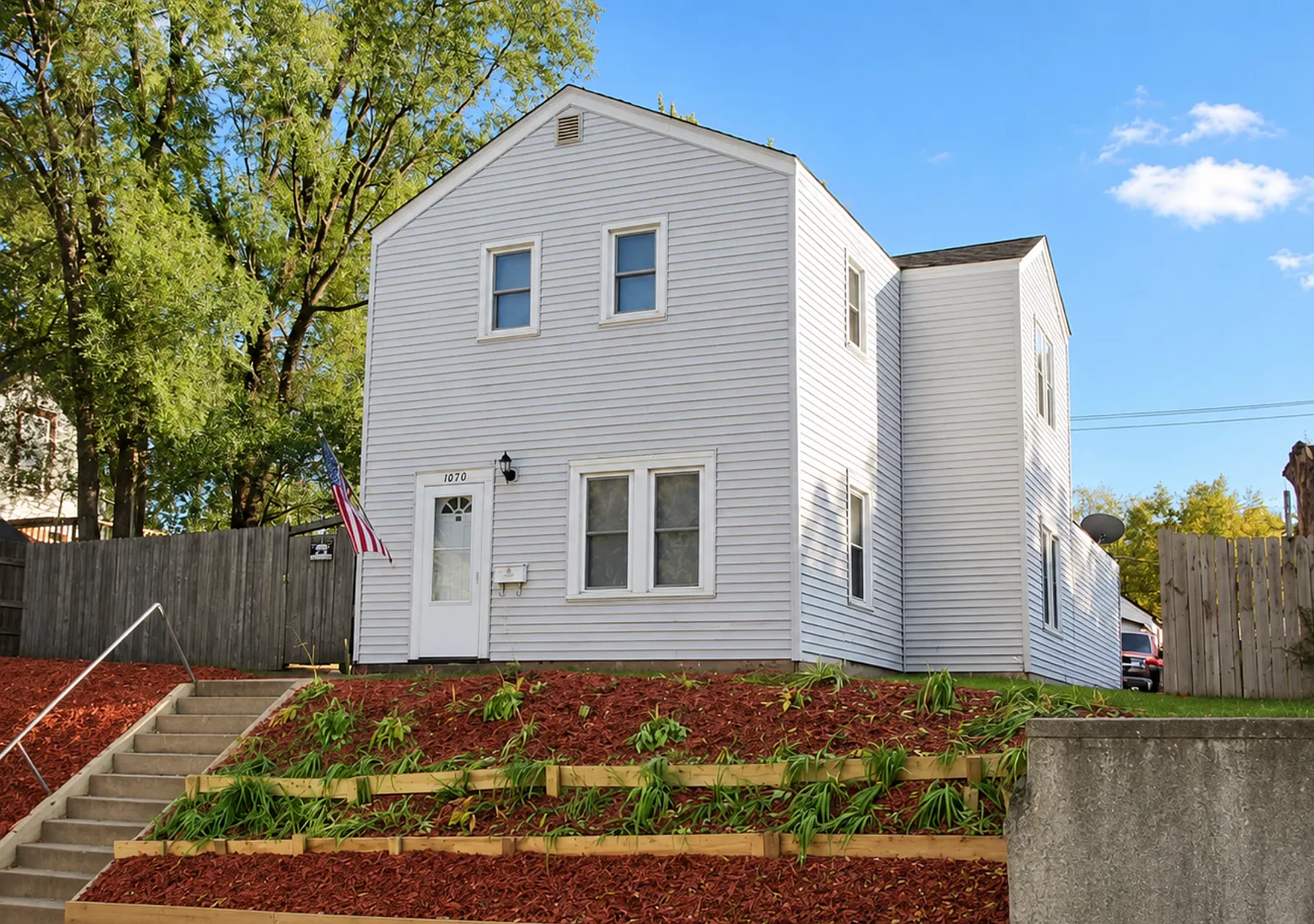 Large 3 Bedroom 2 Bathroom Home in Saint Paul! — Photo 1