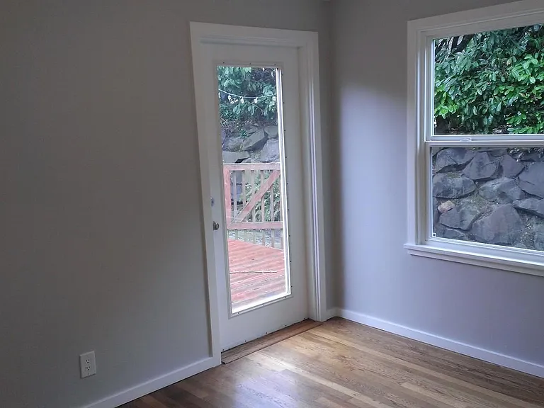 Bedroom (right)
