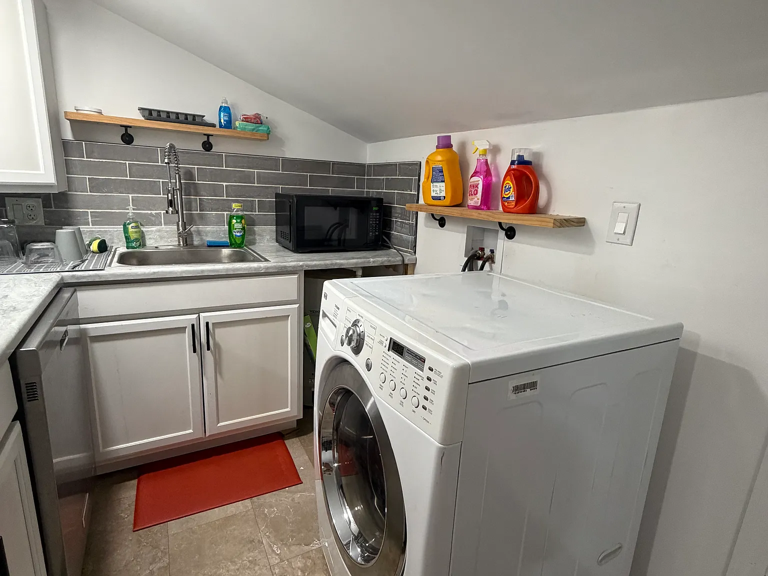 2 bed, $1,300 — Photo 4