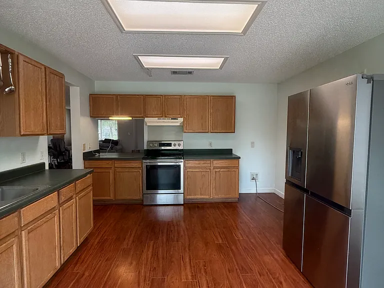 1208 Bradbury Ln — Photo 19