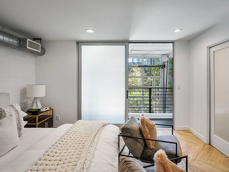1037 N Laurel Ave #19C — Photo 37