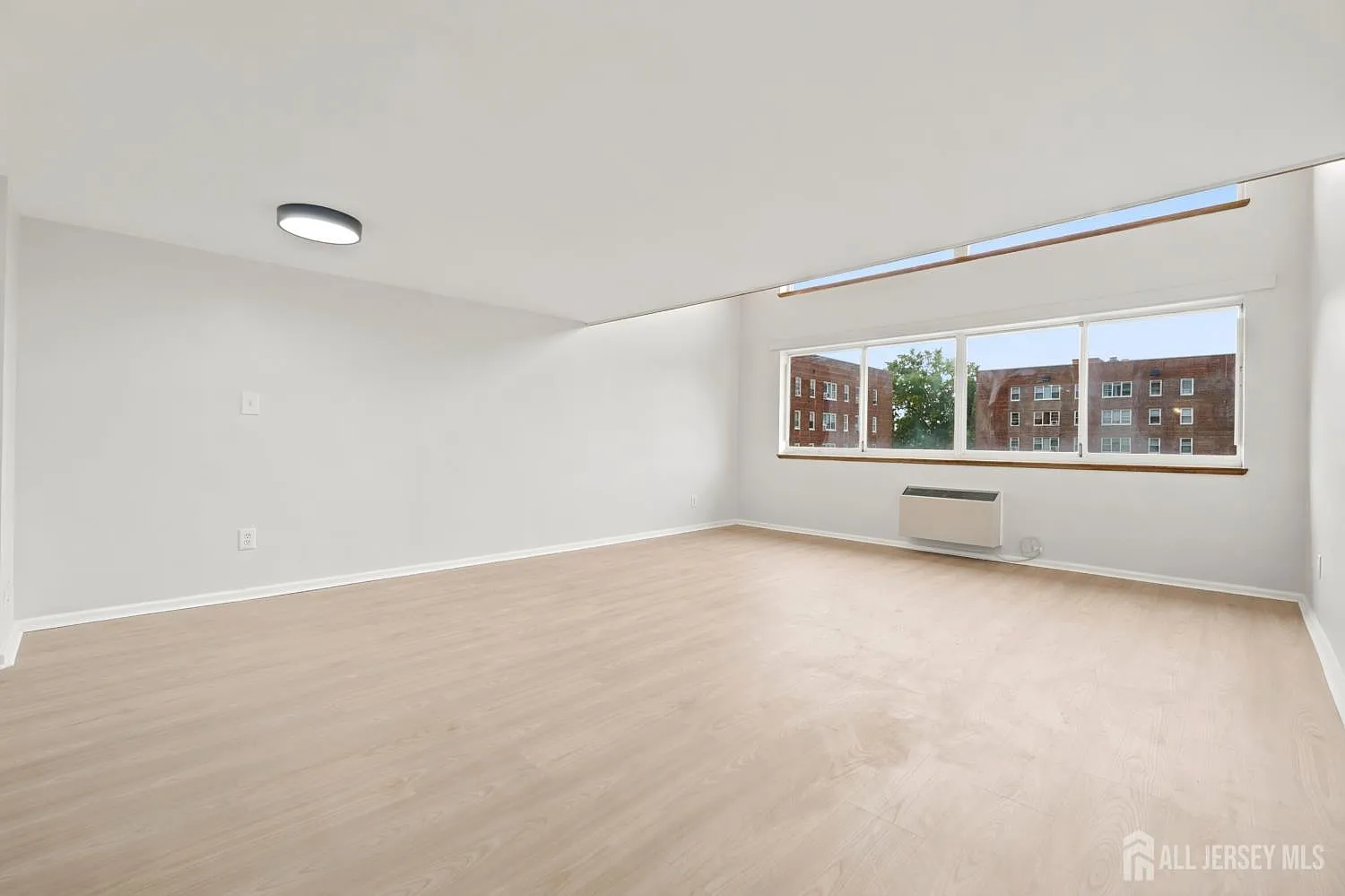 2 bed, 1.5 bath, 596 sqft, $2,800 — Photo 4