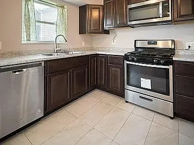 1 bed, 2000 sqft, $975 — Photo 2