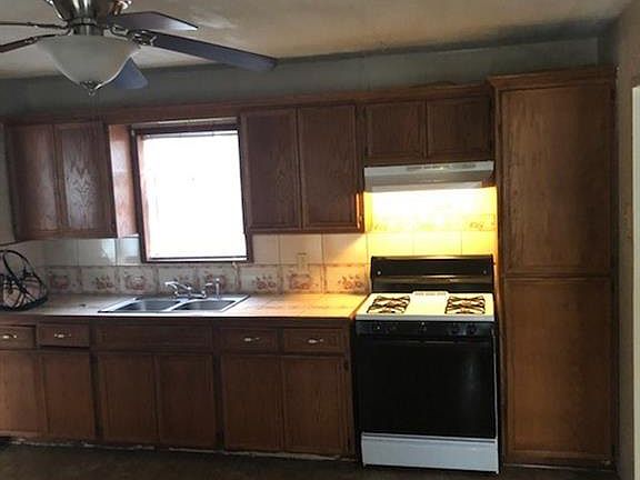 4th image of 919 Avenue A