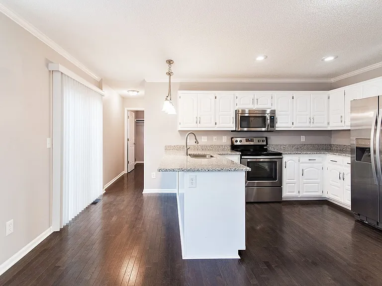 15704 Outlook St — Photo 18