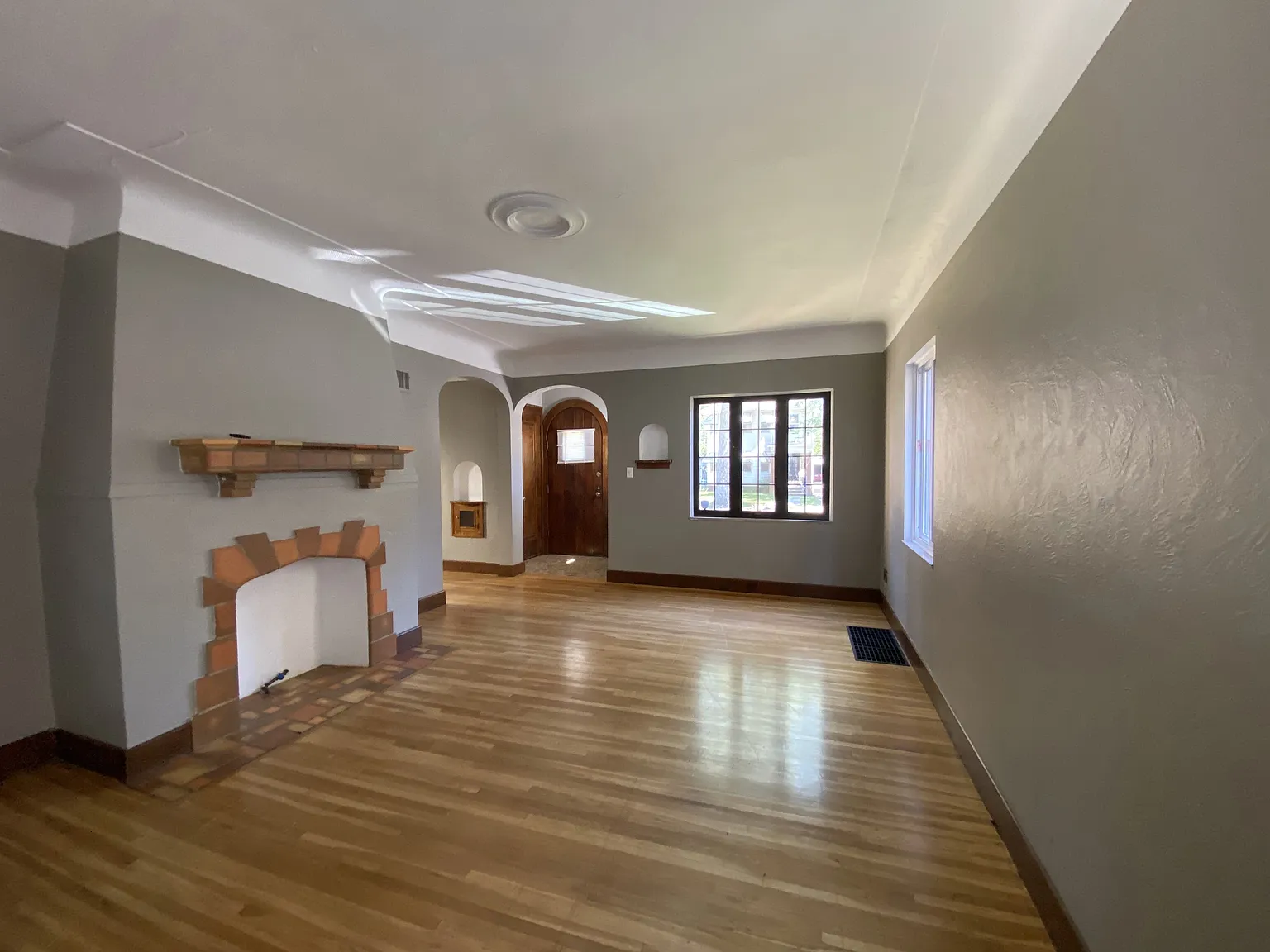 3847 Revere - 1 — Photo 3