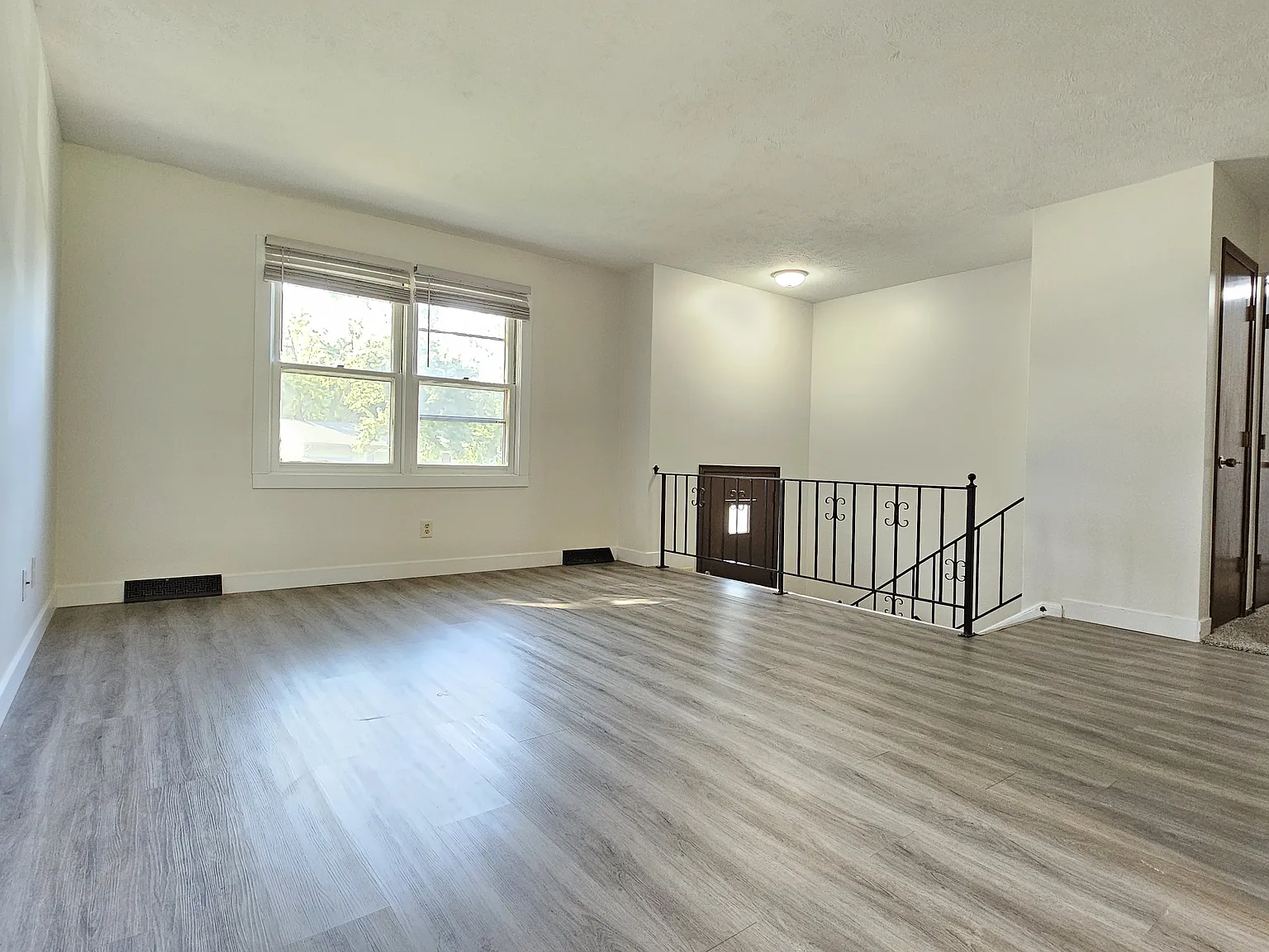 3 bed, 1.5 bath, 1244 sqft, $1,850 — Photo 2
