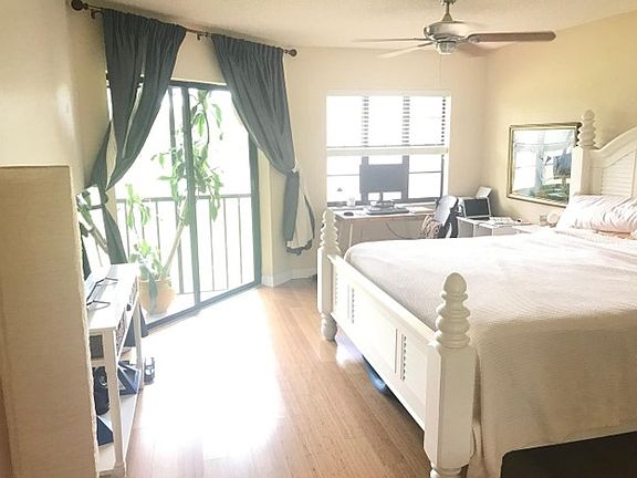 Master bed w walk in closet and access to back patio.