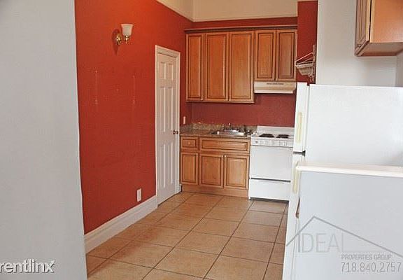 4th image of 214 Park Pl