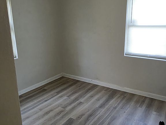 3rd image of 3079 Detroit Cir N