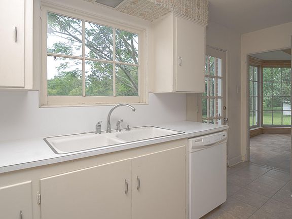 3rd image of 778 Girard Park Dr