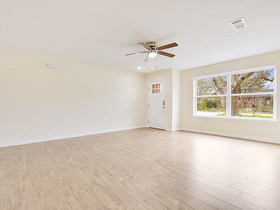 3rd image of 1611 Northwood Dr