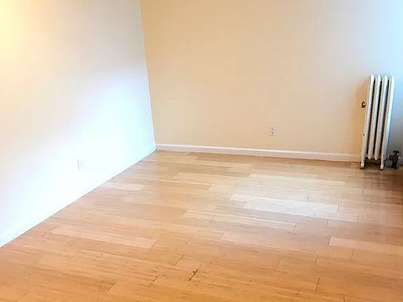 2nd image of 247 Wadsworth Ave APT 5L