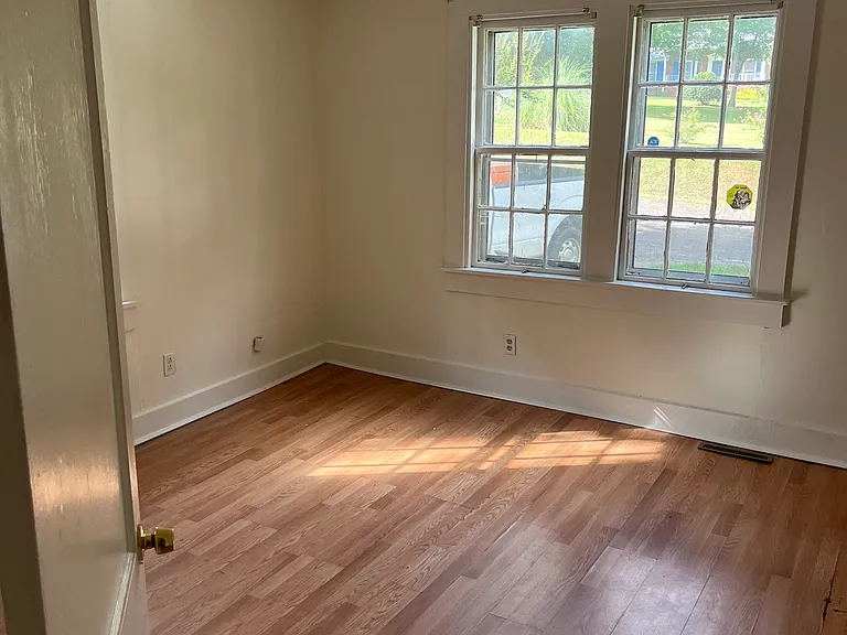 445 Glover St — Photo 7
