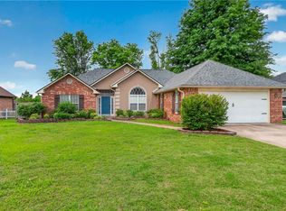 1004 Deerfield Mdw, Siloam Springs, AR 72761
