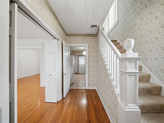 5th image of 432 Hallock St