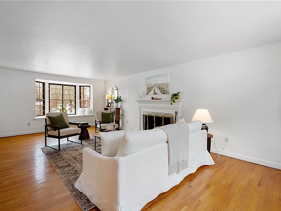 4th image of 3643 Maplevue Dr