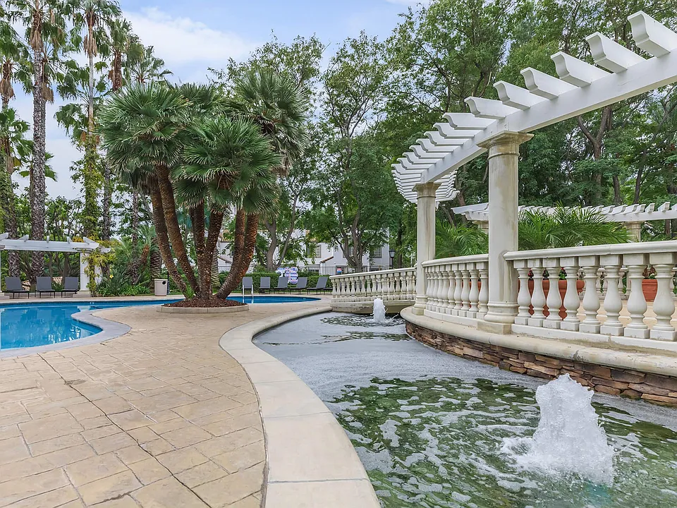 Swimming Pool and Fountain