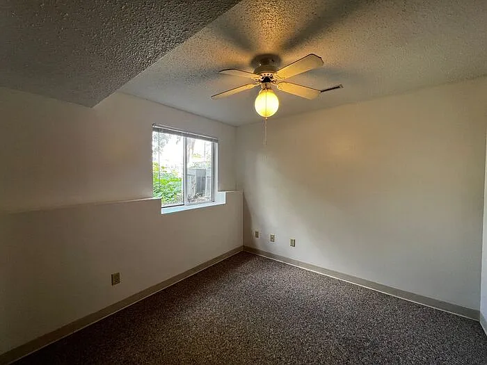 427 S Van Buren St #5 — Photo 3