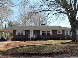 601 Briarcliff Dr, Woodruff, SC 29388