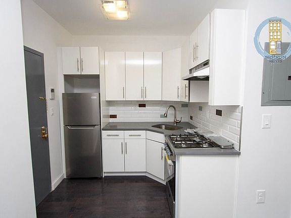 3rd image of 894 Rogers Ave #1R