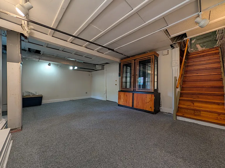 730 S Claremont Ave — Photo 11