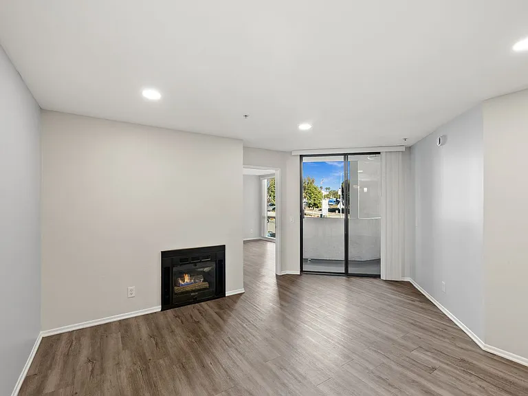 1223 Federal Ave — Photo 87