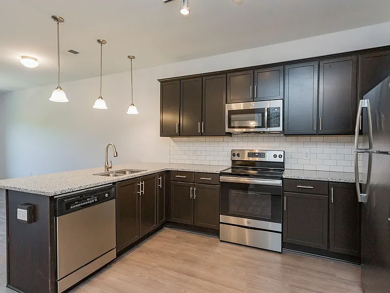 Heritage East Apartments — Photo 4