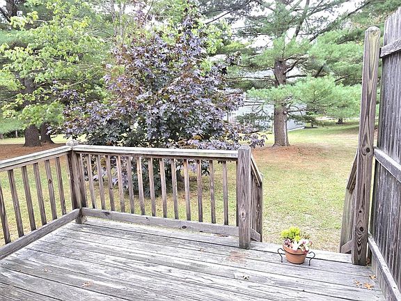 4th image of 33 Northwood Drive #33
